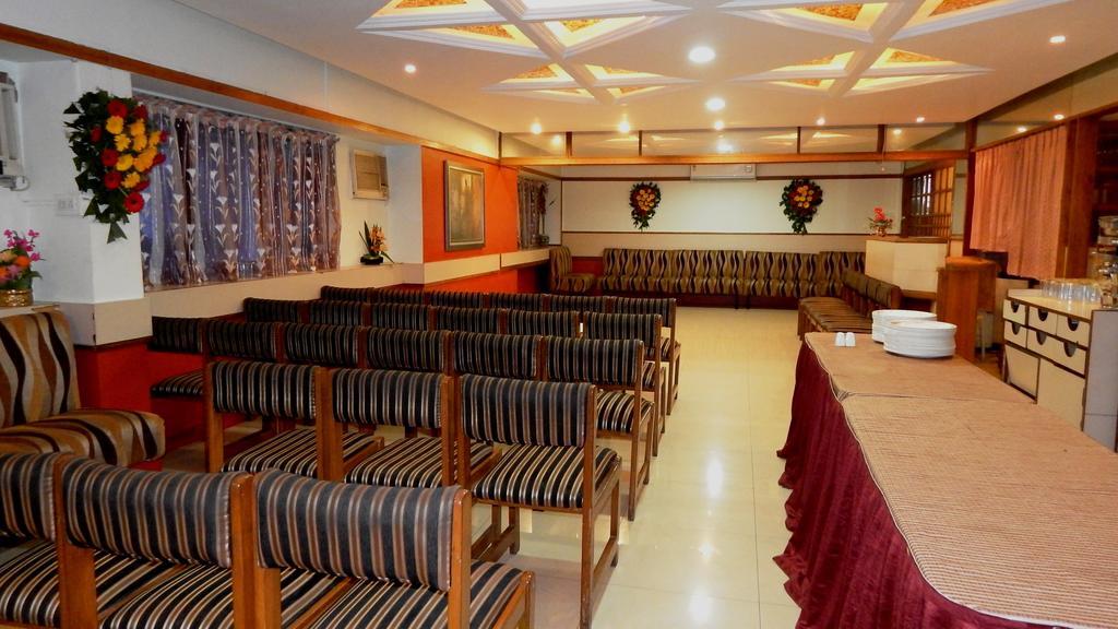 Hotel Raviraj Pune Ngoại thất bức ảnh