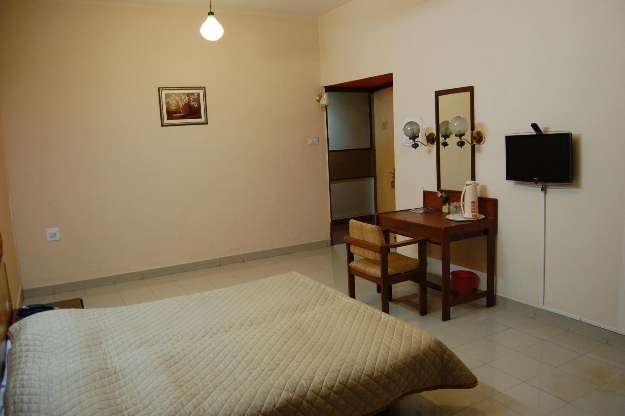 Hotel Raviraj Pune Ngoại thất bức ảnh
