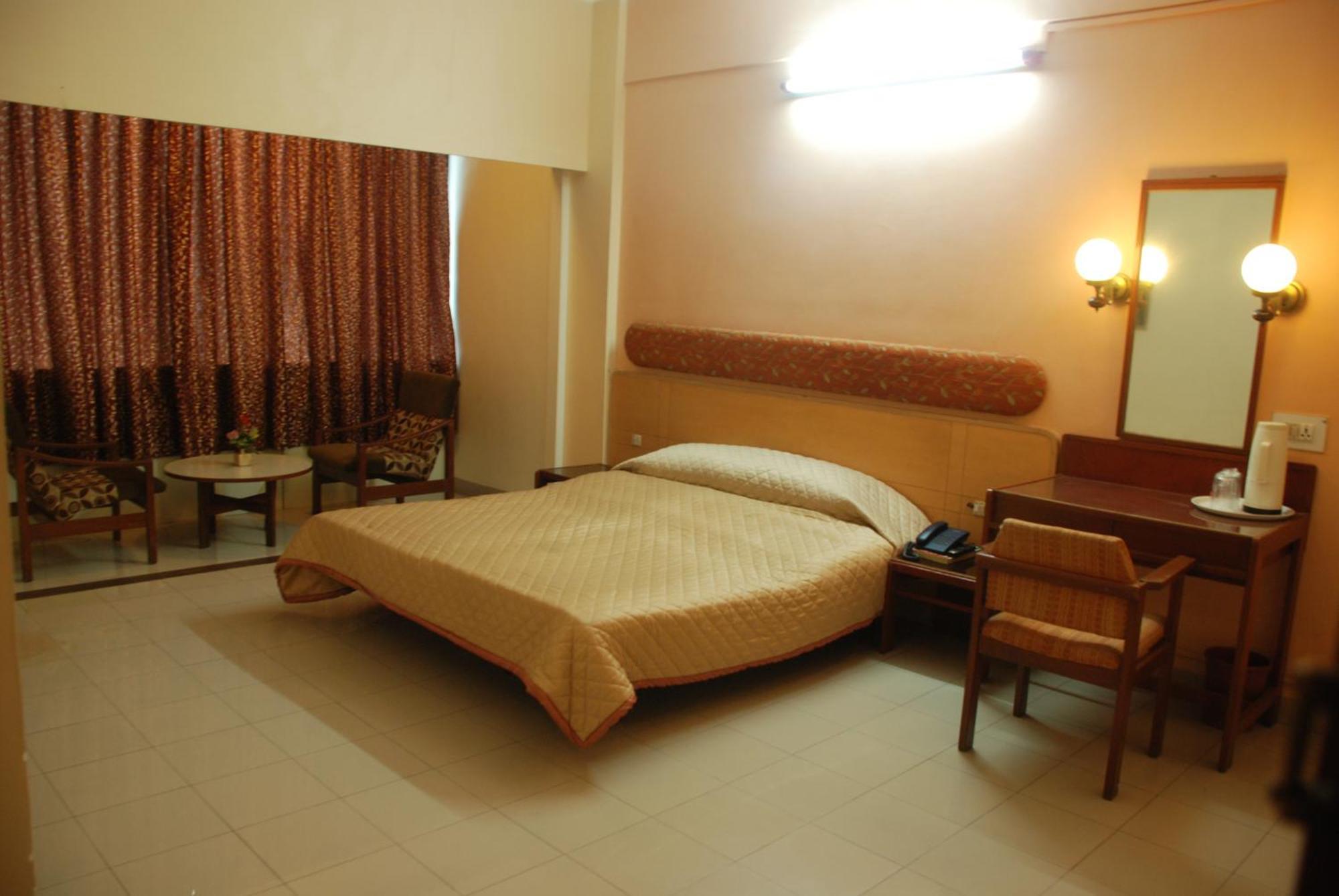 Hotel Raviraj Pune Ngoại thất bức ảnh