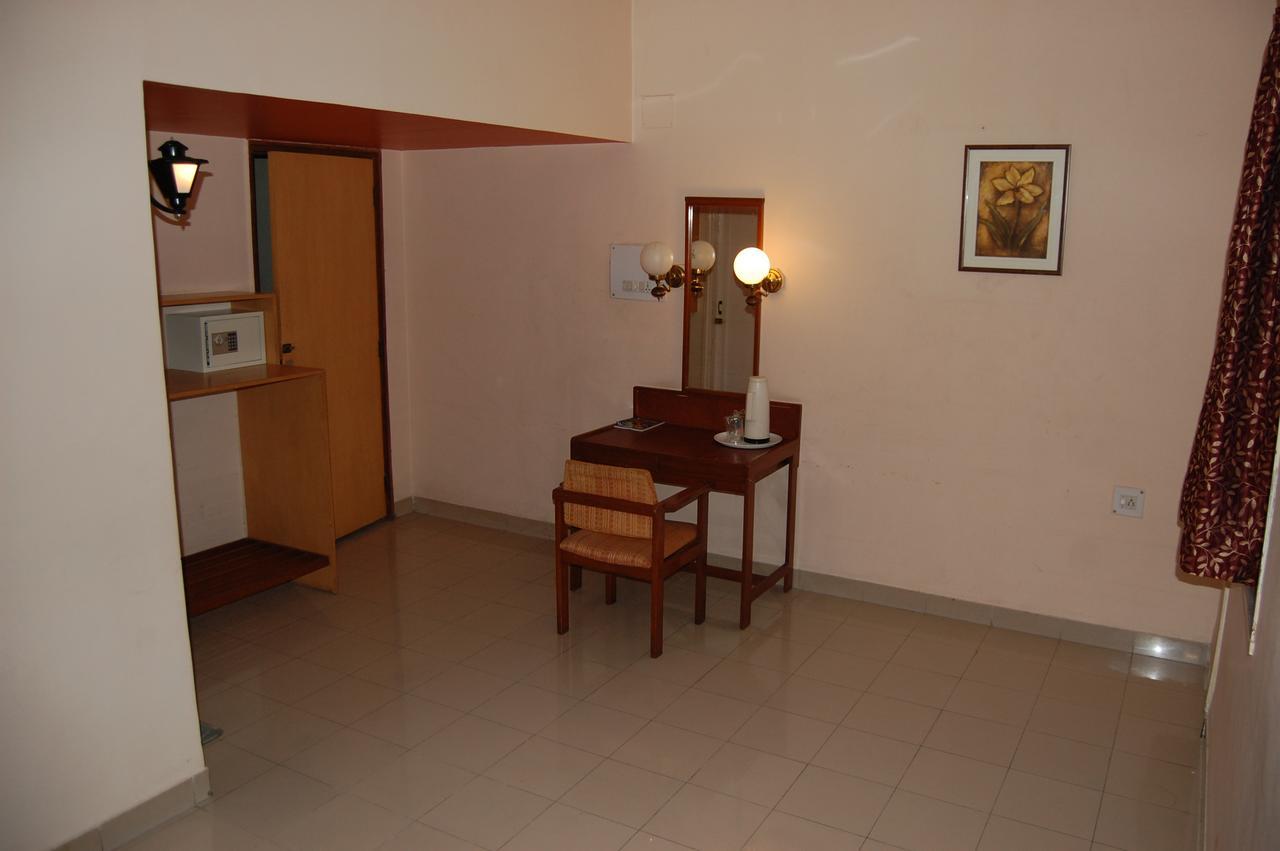 Hotel Raviraj Pune Ngoại thất bức ảnh
