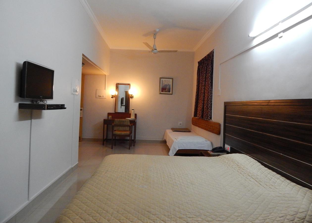 Hotel Raviraj Pune Ngoại thất bức ảnh