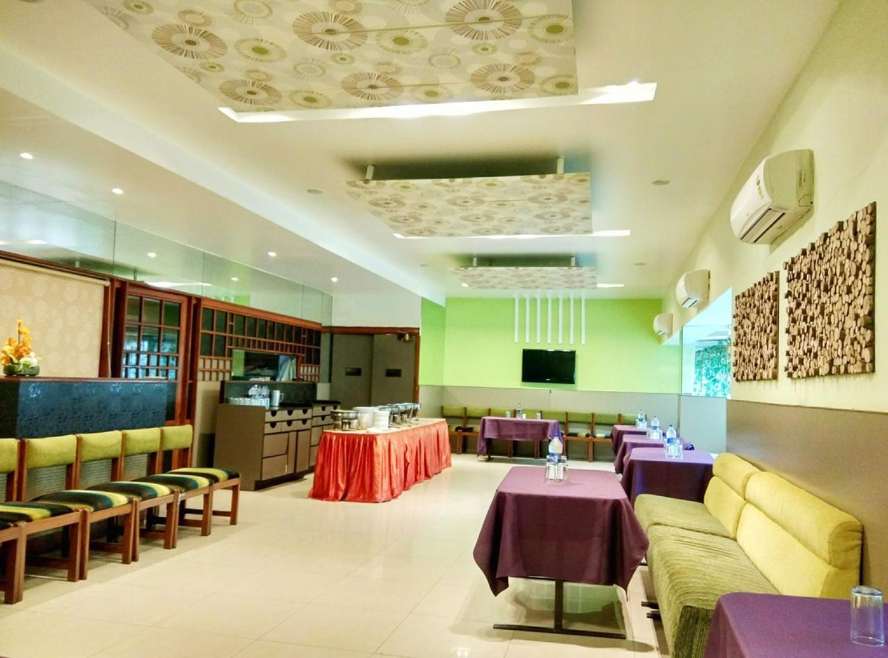 Hotel Raviraj Pune Ngoại thất bức ảnh