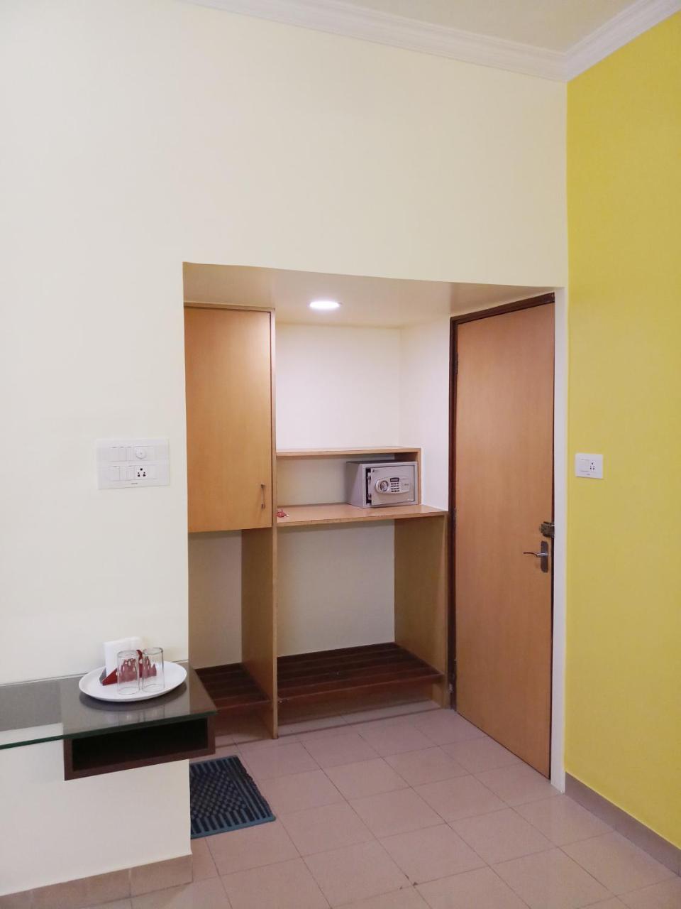 Hotel Raviraj Pune Ngoại thất bức ảnh