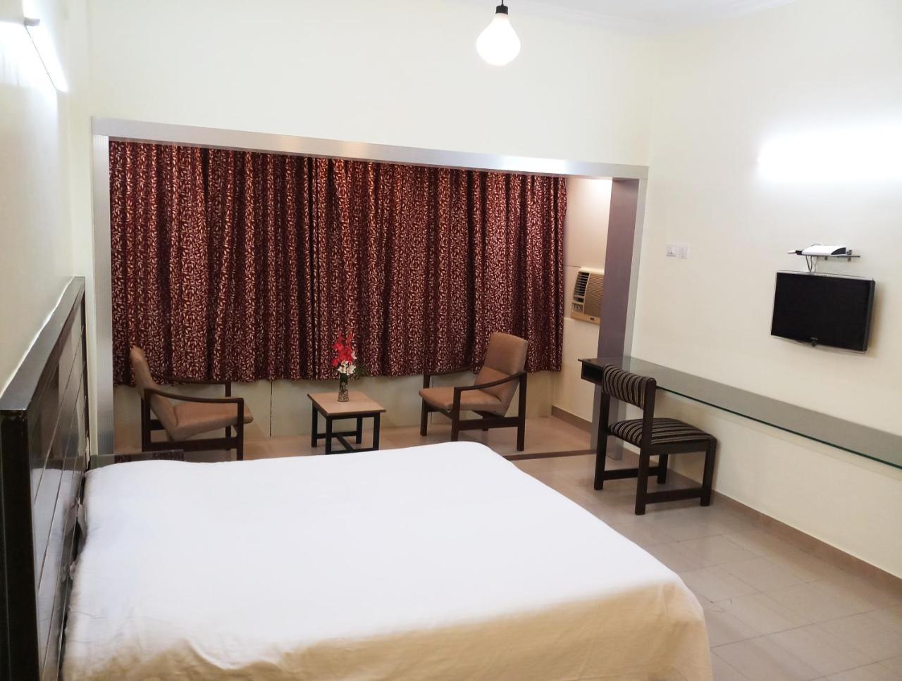 Hotel Raviraj Pune Ngoại thất bức ảnh