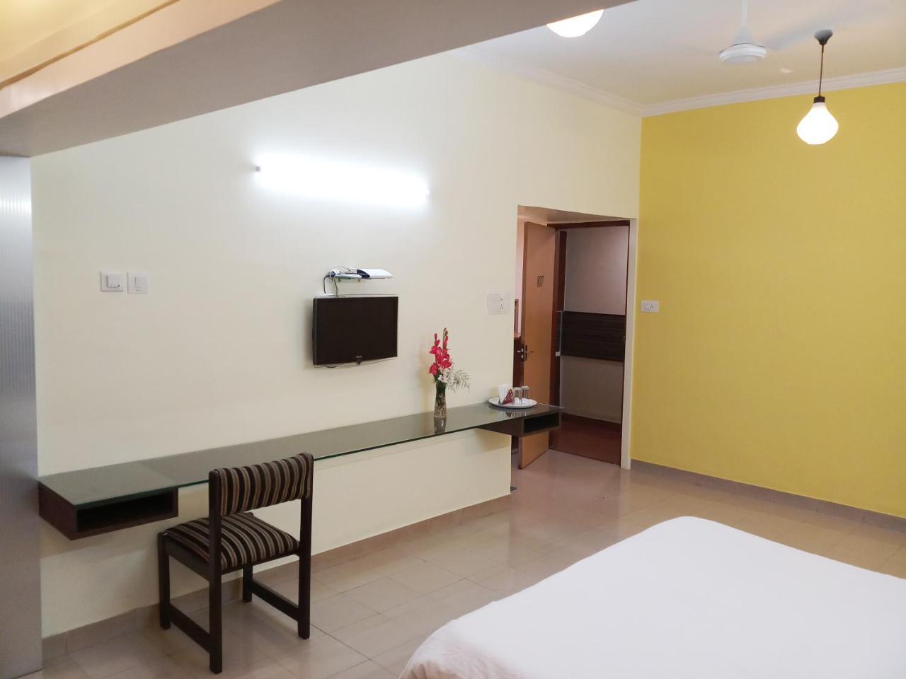 Hotel Raviraj Pune Ngoại thất bức ảnh