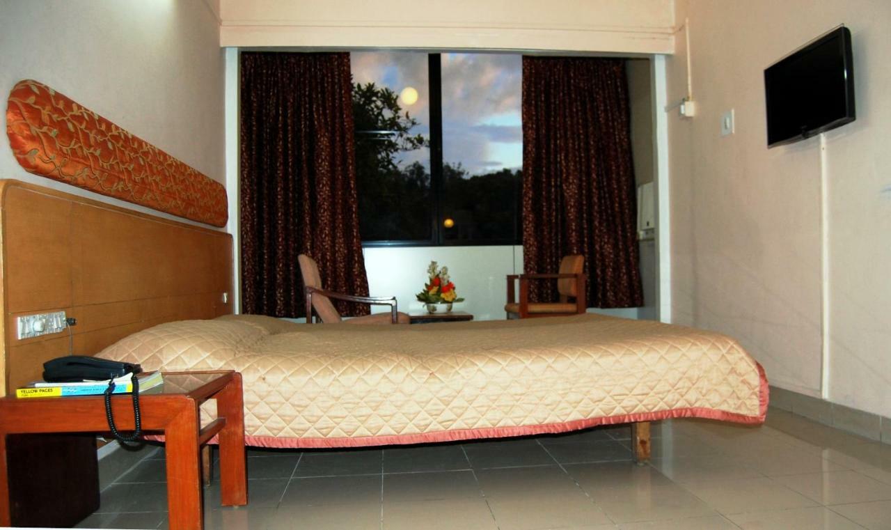 Hotel Raviraj Pune Ngoại thất bức ảnh